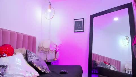 Snapshot of emma_moore8 chatting on 11-28-25, 10:45 Emma online show from 11-28-25, 10:45