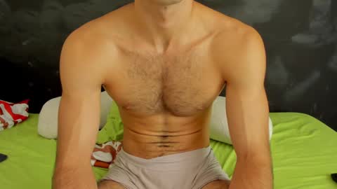 Snapshot of emma_muscle_ chatting on 01-31-25, 05:42 emma online show from 01-31-25, 05:42