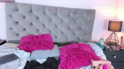 Emma online show from 01-18-25, 05:37