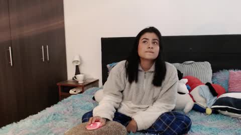 Snapshot of emma_thompson1 chatting on 02-25-26, 07:12 Emma online show from 02-25-26, 07:12