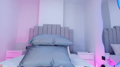 Snapshot of emma_trix chatting on 11-12-25, 11:54 Emma online show from 11-12-25, 11:54