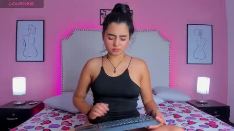 Snapshot of emma_whitee_ chatting on 09-09-25, 02:27 emma_whitee_ online show from 09-09-25, 02:27