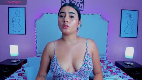 emma_whitee_ online show from 11-07-25, 02:06