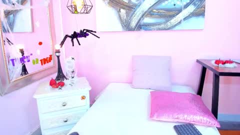 Emma  online show from 10-16-25, 05:36