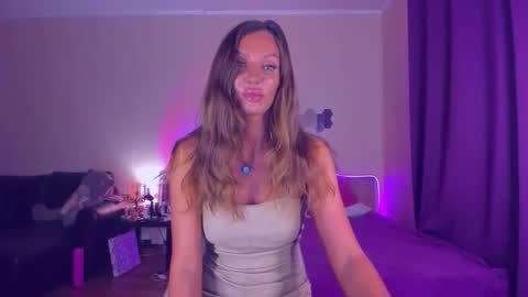 Snapshot of emmaabramson chatting on 10-17-25, 11:24 Emma online show from 10-17-25, 11:24