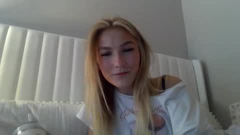 Snapshot of emmabrooksxo chatting on 02-26-26, 12:53 Emmaxbrooksxo online show from 02-26-26, 12:53