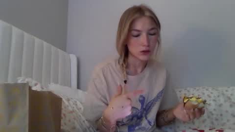 Snapshot of emmabrooksxo chatting on 02-26-26, 04:17 Emmaxbrooksxo online show from 02-26-26, 04:17
