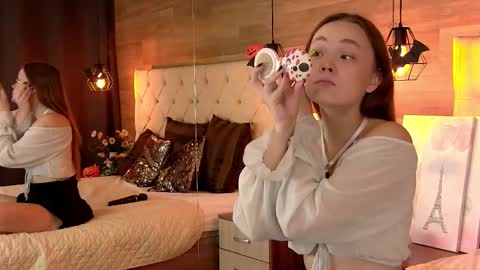 EmmaCamm online show from 10-28-25, 07:01