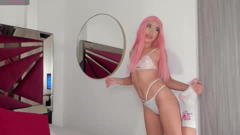 Snapshot of emmacarther chatting on 10-16-25, 06:31 Emma online show from 10-16-25, 06:31