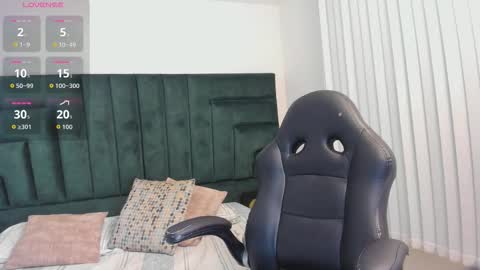 Snapshot of emmacarther chatting on 11-13-25, 05:56 Emma online show from 11-13-25, 05:56