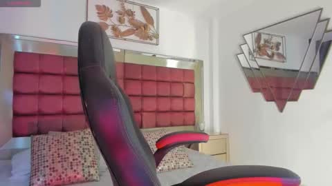 Snapshot of emmacarther chatting on 11-23-25, 05:57 Emma online show from 11-23-25, 05:57