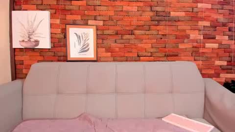 Snapshot of emmaconneer chatting on 01-26-25, 12:26 Emma online show from 01-26-25, 12:26