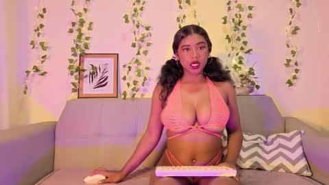 Snapshot of emmaconneer chatting on 09-28-25, 01:44 Emma online show from 09-28-25, 01:44