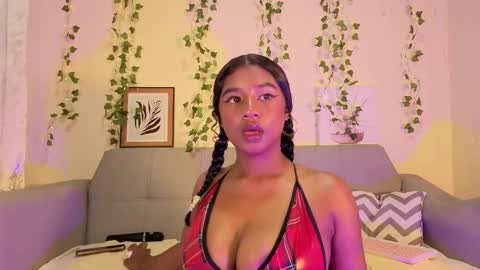 Snapshot of emmaconneer chatting on 10-10-25, 01:37 Emma online show from 10-10-25, 01:37