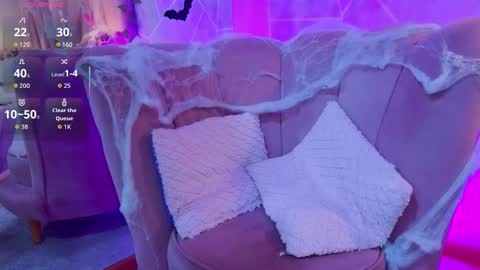 Snapshot of emmacortez chatting on 10-31-25, 11:44 emma cortez online show from 10-31-25, 11:44