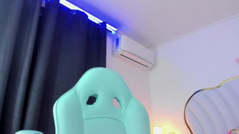 Snapshot of emmacrush chatting on 02-23-25, 12:41 Welcome Im yosein Your love is my passion activate it with your tips and enjoy with me online show from 02-23-25, 12:41