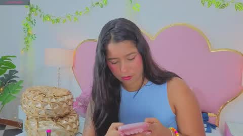 Snapshot of emmacrush chatting on 09-08-25, 10:42 Welcome Im yosein Your love is my passion activate it with your tips and enjoy with me online show from 09-08-25, 10:42