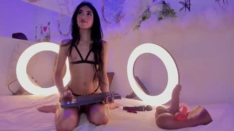 Emma Duque online show from 11-30-25, 10:52