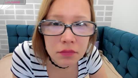 Emma 3 online show from 02-02-26, 01:37