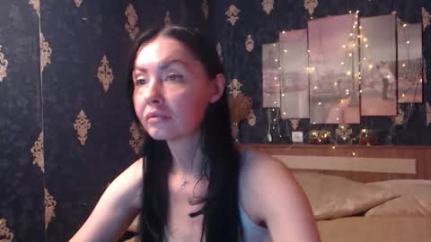 Snapshot of emmagoldx chatting on 10-17-25, 10:18 EmmaGoldX online show from 10-17-25, 10:18