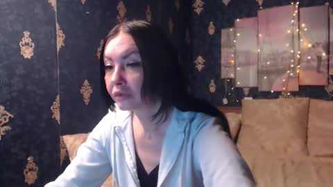 Snapshot of emmagoldx chatting on 11-10-25, 11:31 EmmaGoldX online show from 11-10-25, 11:31