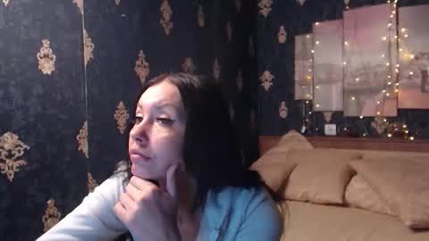 Snapshot of emmagoldx chatting on 11-13-25, 03:00 EmmaGoldX online show from 11-13-25, 03:00