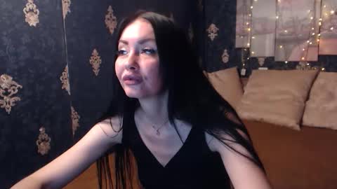 Snapshot of emmagoldx chatting on 11-21-25, 10:25 EmmaGoldX online show from 11-21-25, 10:25