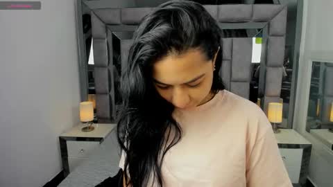 Snapshot of emmahill1 chatting on 03-12-26, 11:05 EMMA HILL online show from 03-12-26, 11:05