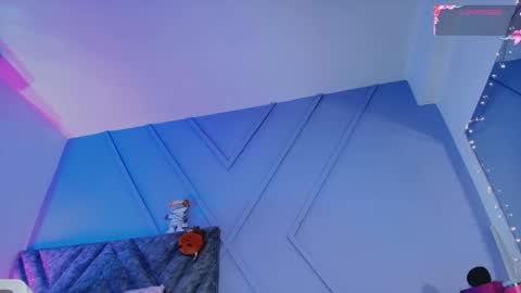  Emma  online show from 10-22-25, 04:02