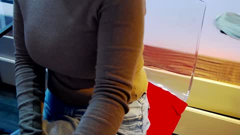 Emma Mavis online show from 12-13-24, 08:09