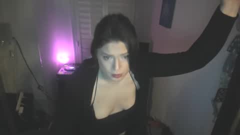 Snapshot of emmamiley89 chatting on 12-27-24, 04:26 Emma Miley online show from 12-27-24, 04:26