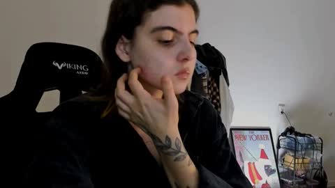 Snapshot of emmamon chatting on 12-20-24, 07:28 Emma online show from 12-20-24, 07:28