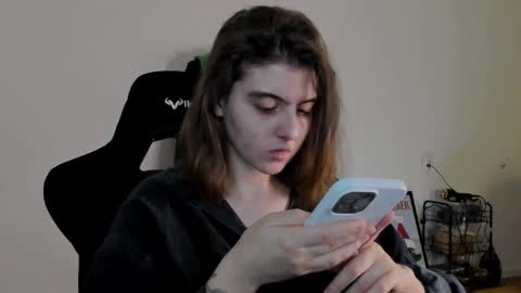 Snapshot of emmamon chatting on 12-21-24, 08:43 Emma online show from 12-21-24, 08:43