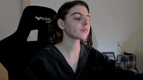 Snapshot of emmamon chatting on 12-22-24, 02:06 Emma online show from 12-22-24, 02:06