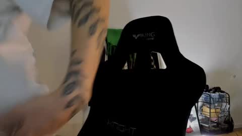 Snapshot of emmamon chatting on 12-23-24, 07:30 Emma online show from 12-23-24, 07:30