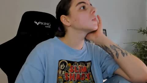 Snapshot of emmamon chatting on 01-13-25, 07:21 Emma online show from 01-13-25, 07:21