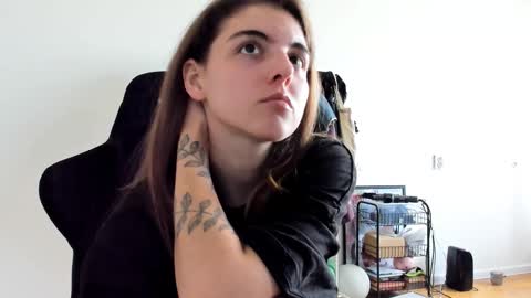 Snapshot of emmamon chatting on 09-15-25, 08:47 Emma online show from 09-15-25, 08:47