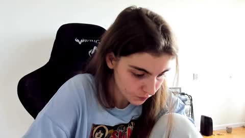 Snapshot of emmamon chatting on 09-23-25, 11:24 Emma online show from 09-23-25, 11:24