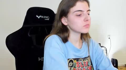 Snapshot of emmamon chatting on 09-26-25, 08:24 Emma online show from 09-26-25, 08:24