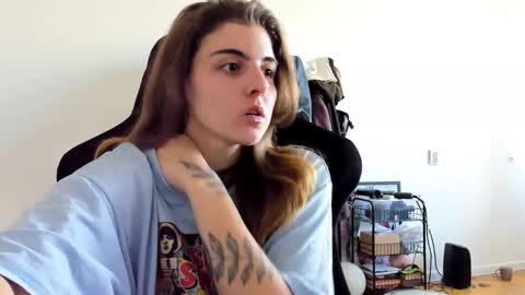 Snapshot of emmamon chatting on 09-27-25, 10:42 Emma online show from 09-27-25, 10:42