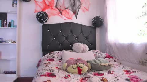 Emmantho online show from 10-20-25, 07:03