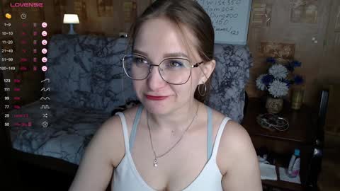 Snapshot of emmatiny chatting on 12-04-24, 01:09 Mia online show from 12-04-24, 01:09
