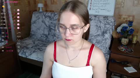 Snapshot of emmatiny chatting on 12-07-24, 10:34 Mia online show from 12-07-24, 10:34