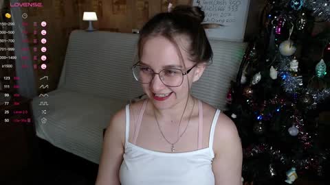Snapshot of emmatiny chatting on 12-19-24, 05:29 Mia online show from 12-19-24, 05:29