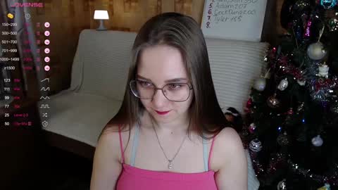 Snapshot of emmatiny chatting on 12-26-24, 09:33 Mia online show from 12-26-24, 09:33
