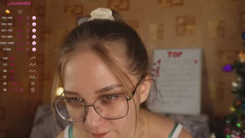 Snapshot of emmatiny chatting on 01-14-25, 01:49 Mia online show from 01-14-25, 01:49