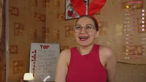 Snapshot of emmatiny chatting on 02-06-25, 03:31 Mia online show from 02-06-25, 03:31
