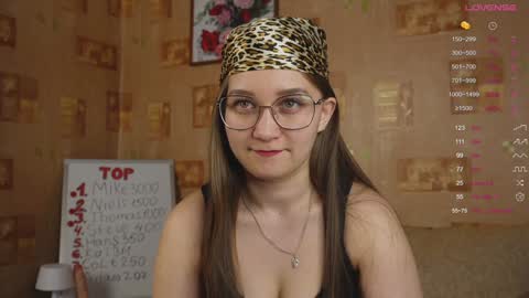 Snapshot of emmatiny chatting on 02-07-25, 03:08 Mia online show from 02-07-25, 03:08