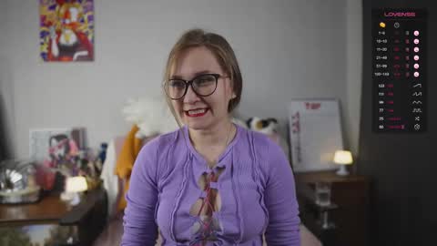 Snapshot of emmatiny chatting on 09-10-25, 03:12 Mia online show from 09-10-25, 03:12