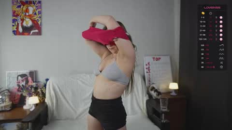 Snapshot of emmatiny chatting on 09-12-25, 03:50 Mia online show from 09-12-25, 03:50